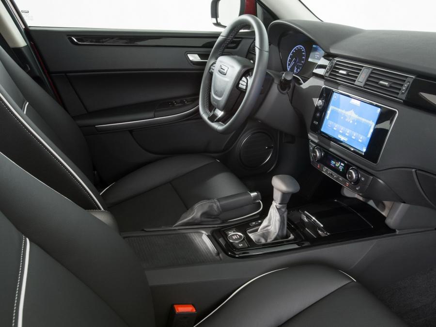 Интерьер Qoros 3 Hatch 2014 года  (фото 8 из 17)